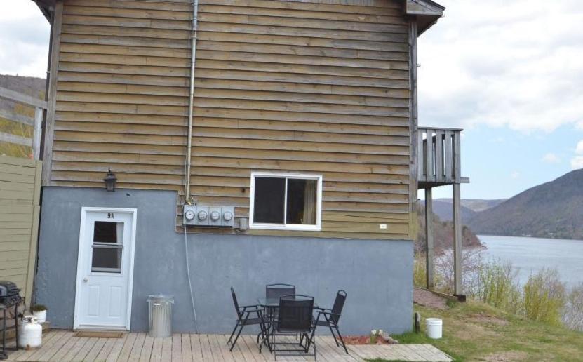 Knotty Pine Cottages, Suites & Motel Rooms インゴニッシュ エクステリア 写真