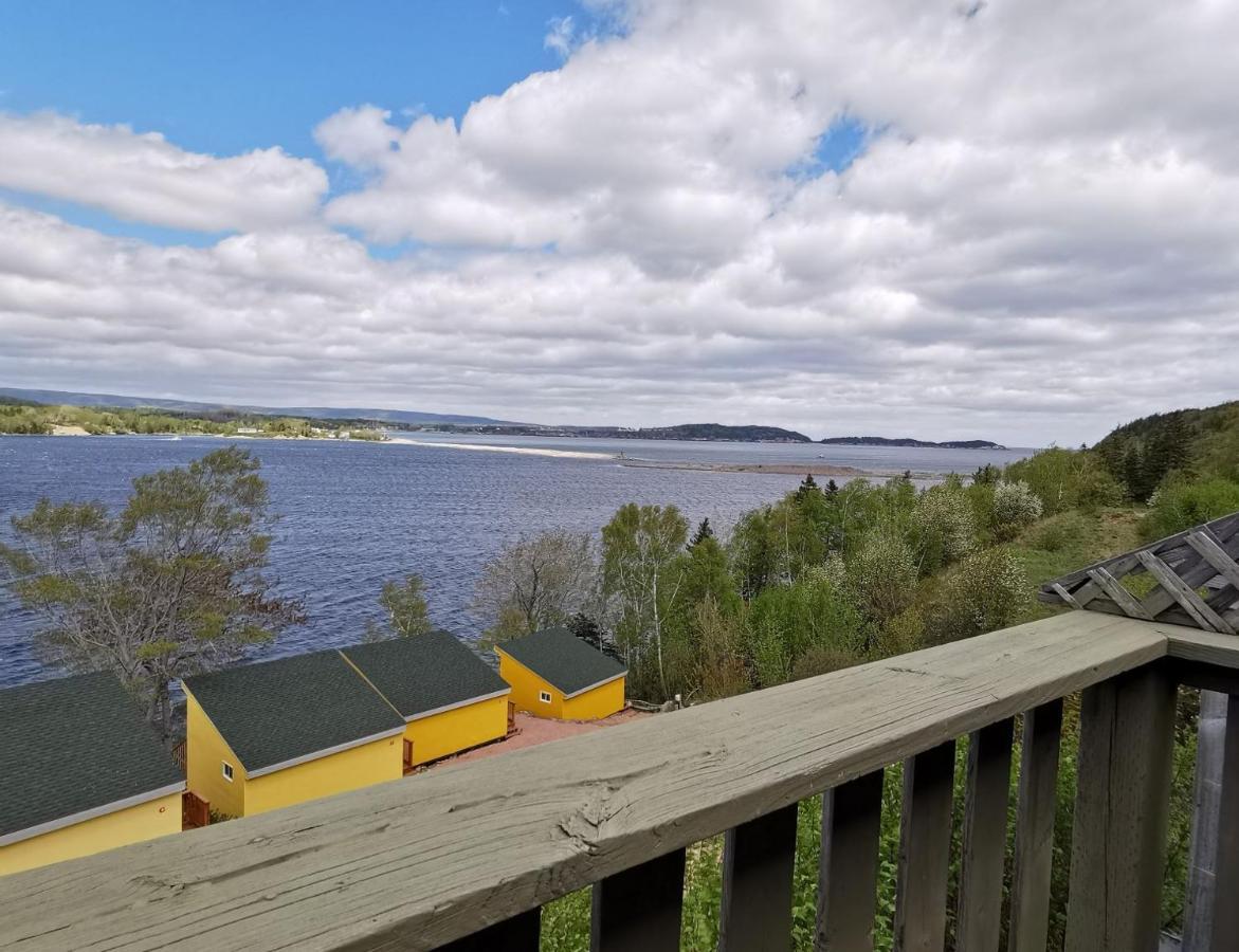 Knotty Pine Cottages, Suites & Motel Rooms インゴニッシュ エクステリア 写真