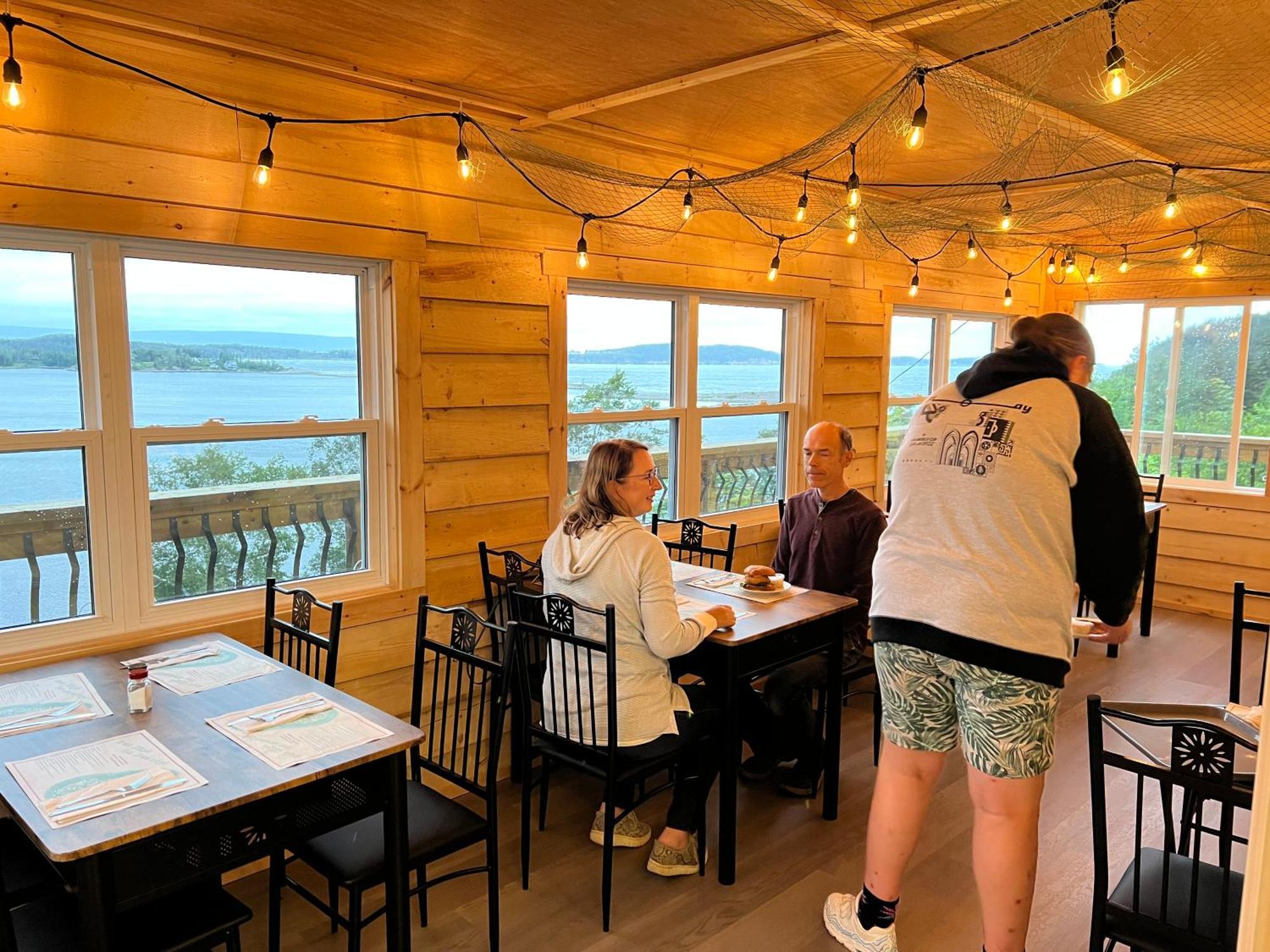 Knotty Pine Cottages, Suites & Motel Rooms インゴニッシュ エクステリア 写真
