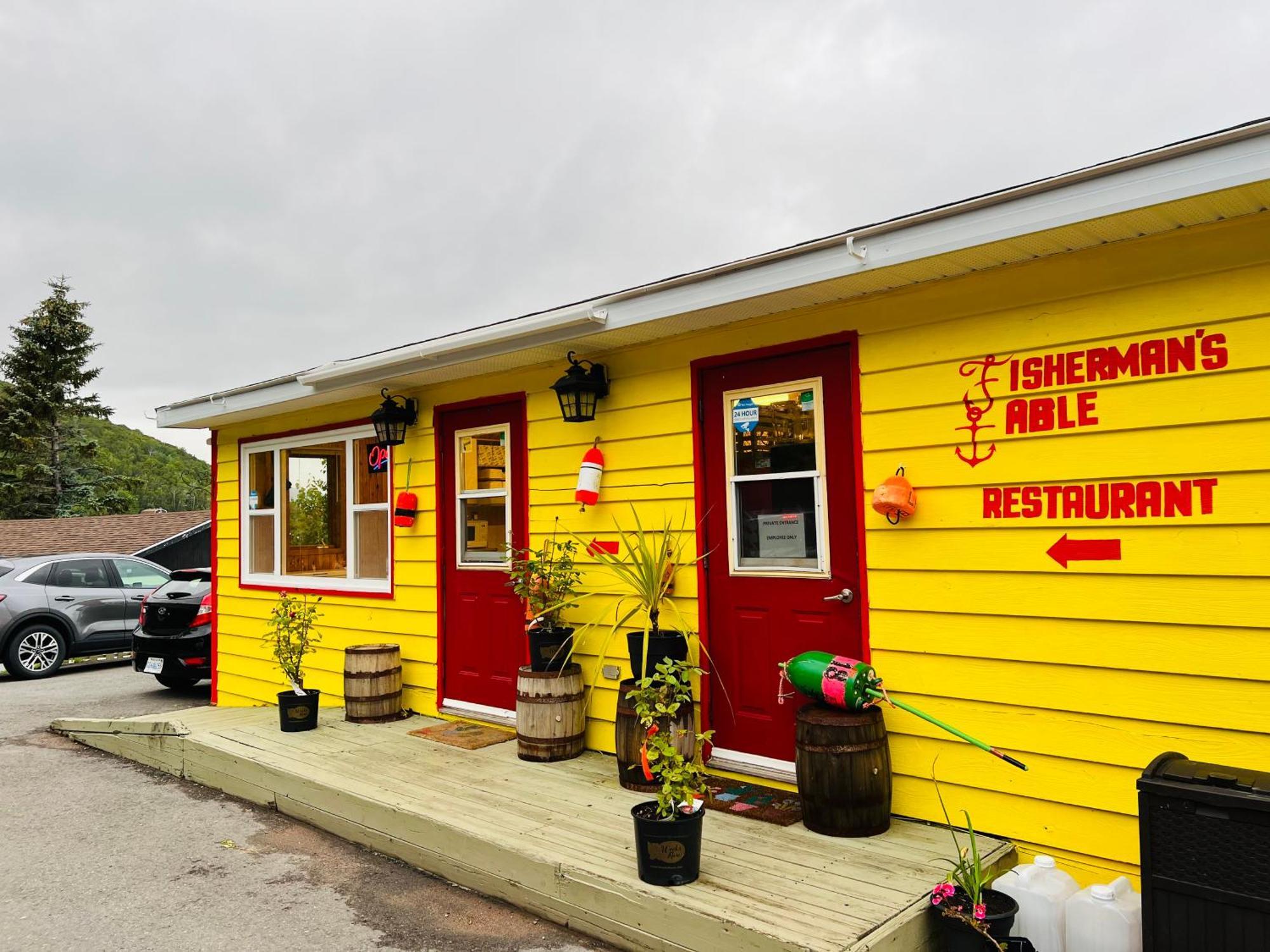 Knotty Pine Cottages, Suites & Motel Rooms インゴニッシュ エクステリア 写真