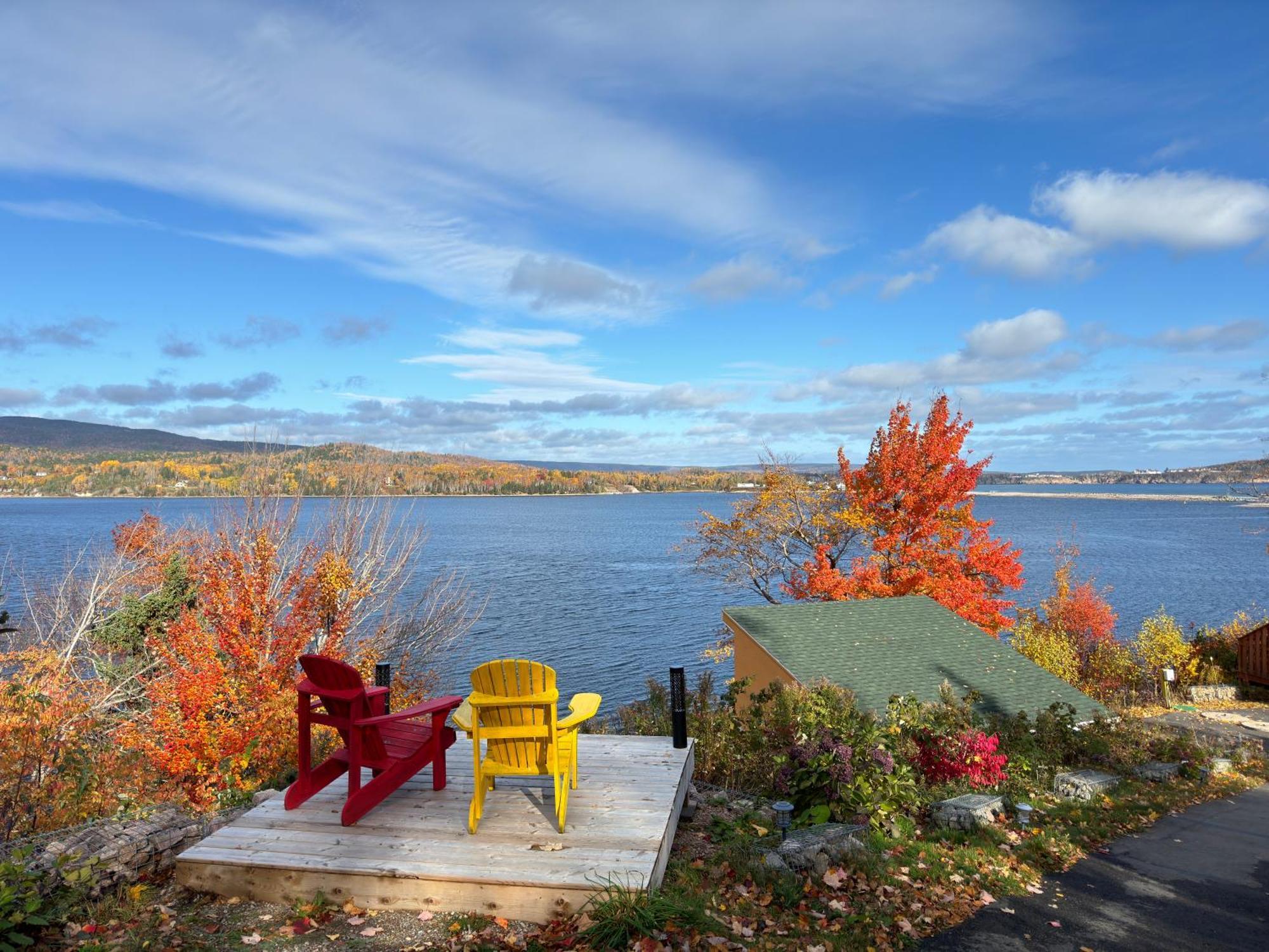 Knotty Pine Cottages, Suites & Motel Rooms インゴニッシュ エクステリア 写真