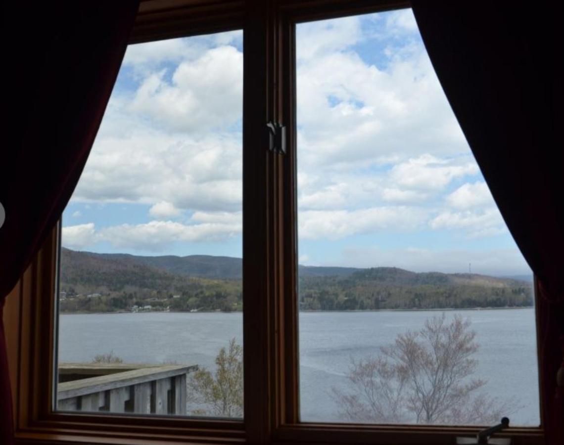 Knotty Pine Cottages, Suites & Motel Rooms インゴニッシュ エクステリア 写真