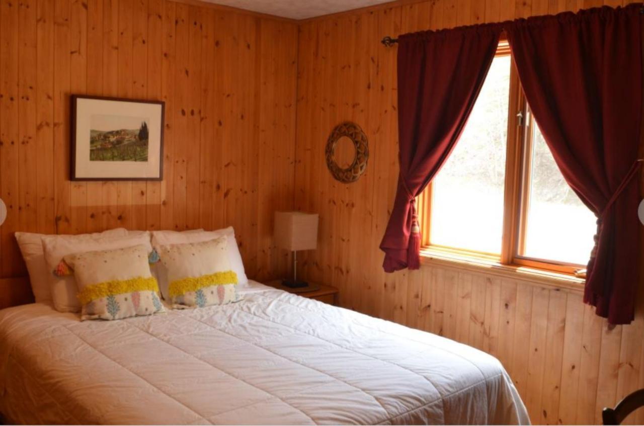 Knotty Pine Cottages, Suites & Motel Rooms インゴニッシュ エクステリア 写真