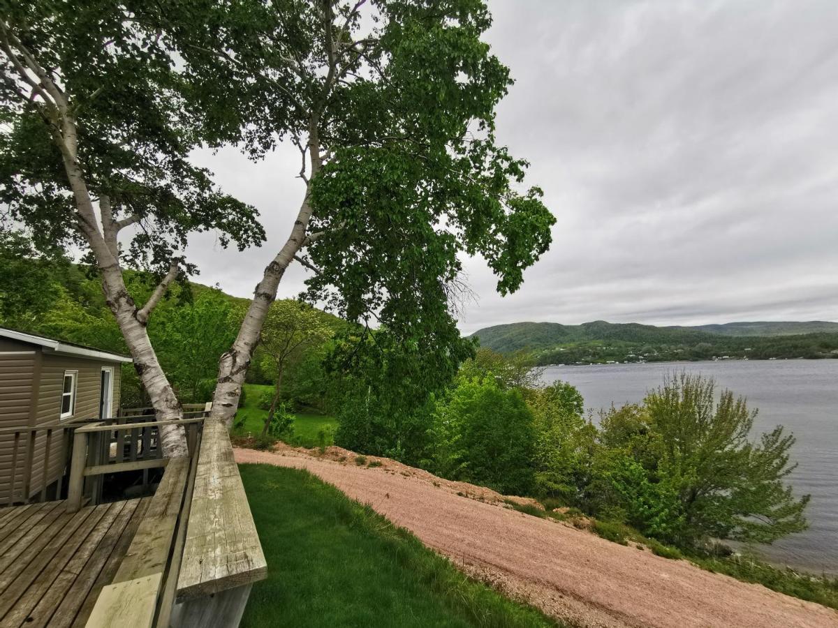 Knotty Pine Cottages, Suites & Motel Rooms インゴニッシュ エクステリア 写真