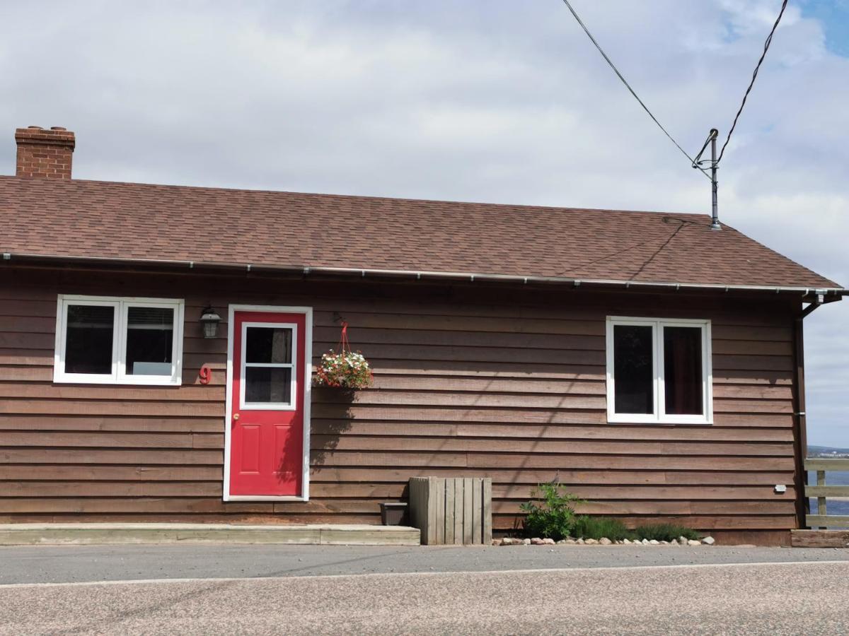 Knotty Pine Cottages, Suites & Motel Rooms インゴニッシュ エクステリア 写真