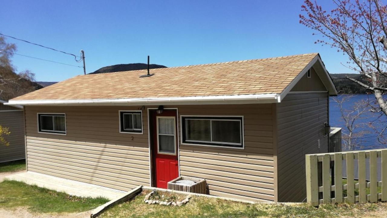 Knotty Pine Cottages, Suites & Motel Rooms インゴニッシュ エクステリア 写真