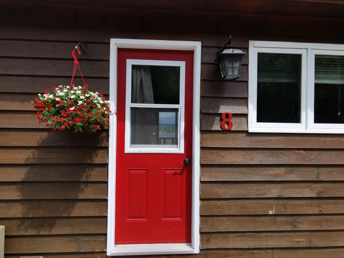 Knotty Pine Cottages, Suites & Motel Rooms インゴニッシュ エクステリア 写真
